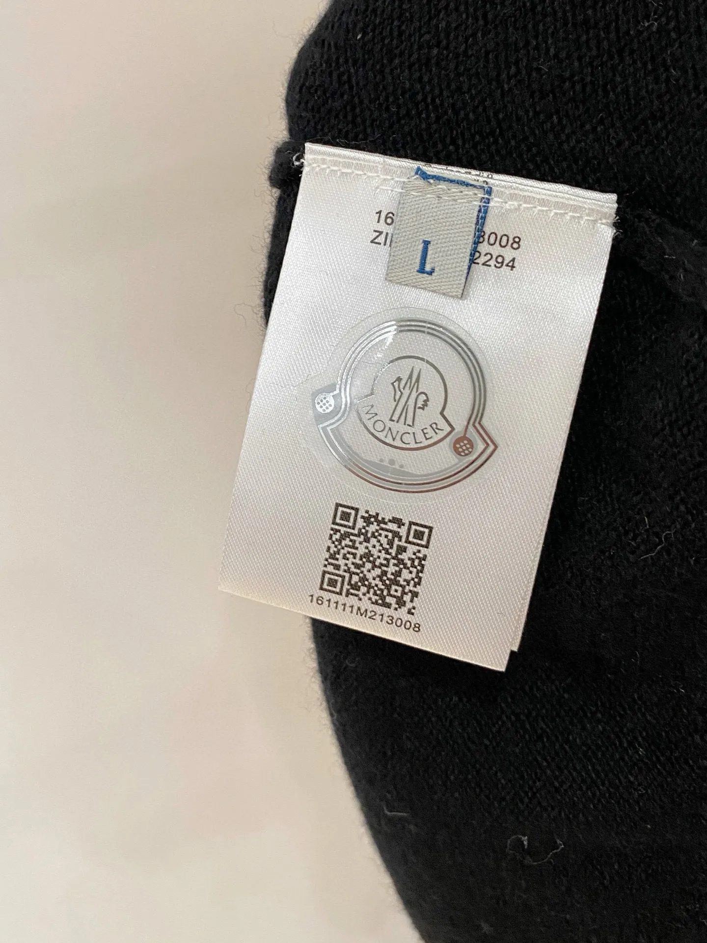 P110，〖 𝐌𝐎𝐍𝐂𝐋𝐄𝐑~ 〗 Premium Series Premium Factory Quality 、 、 ： Black White Sizes：M L XL 2XL 3XL